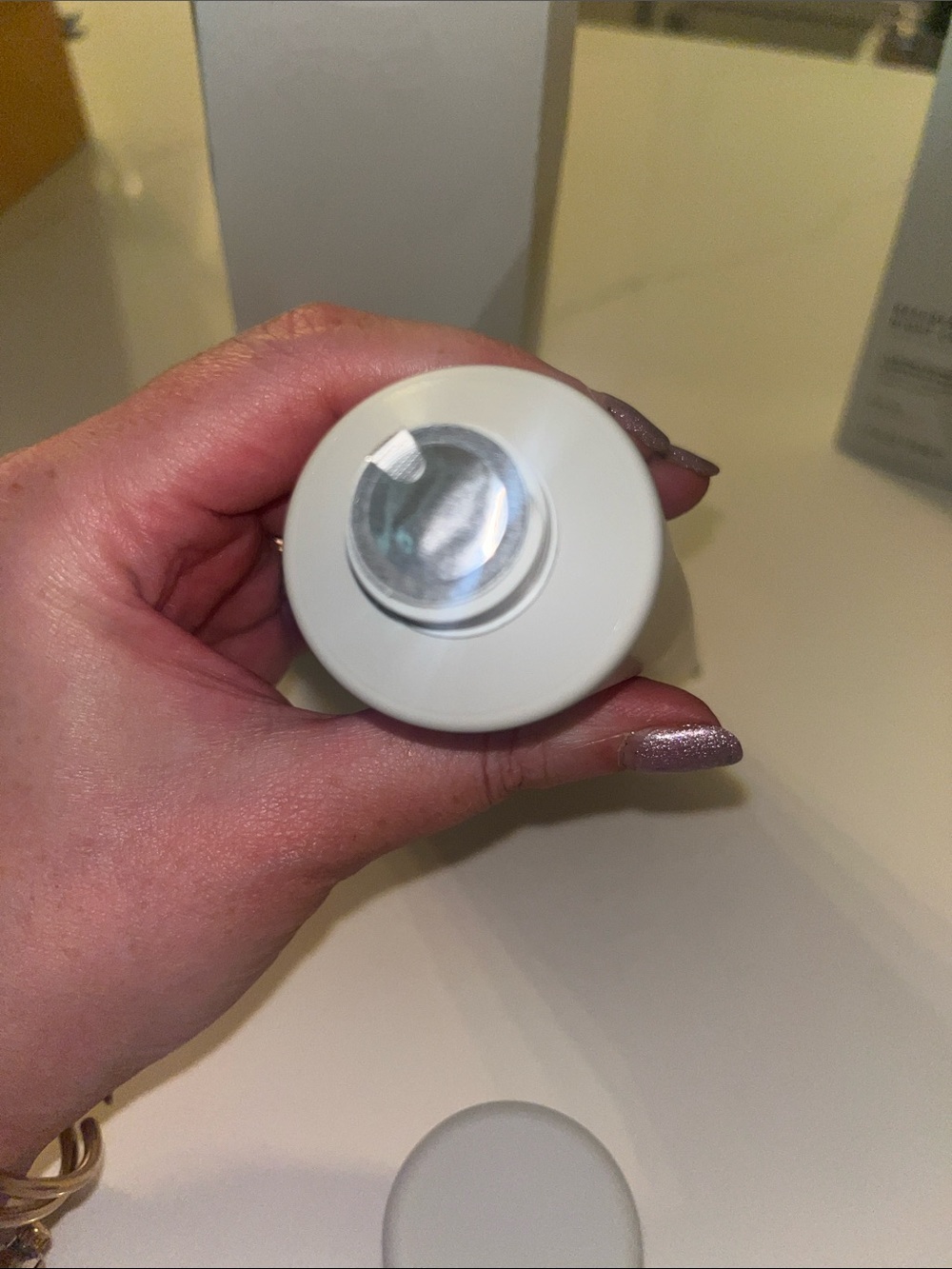 Community Sixty-Six Resurfacing Night Cream - bonus Makeup up cleanser - Picture 5 of 5